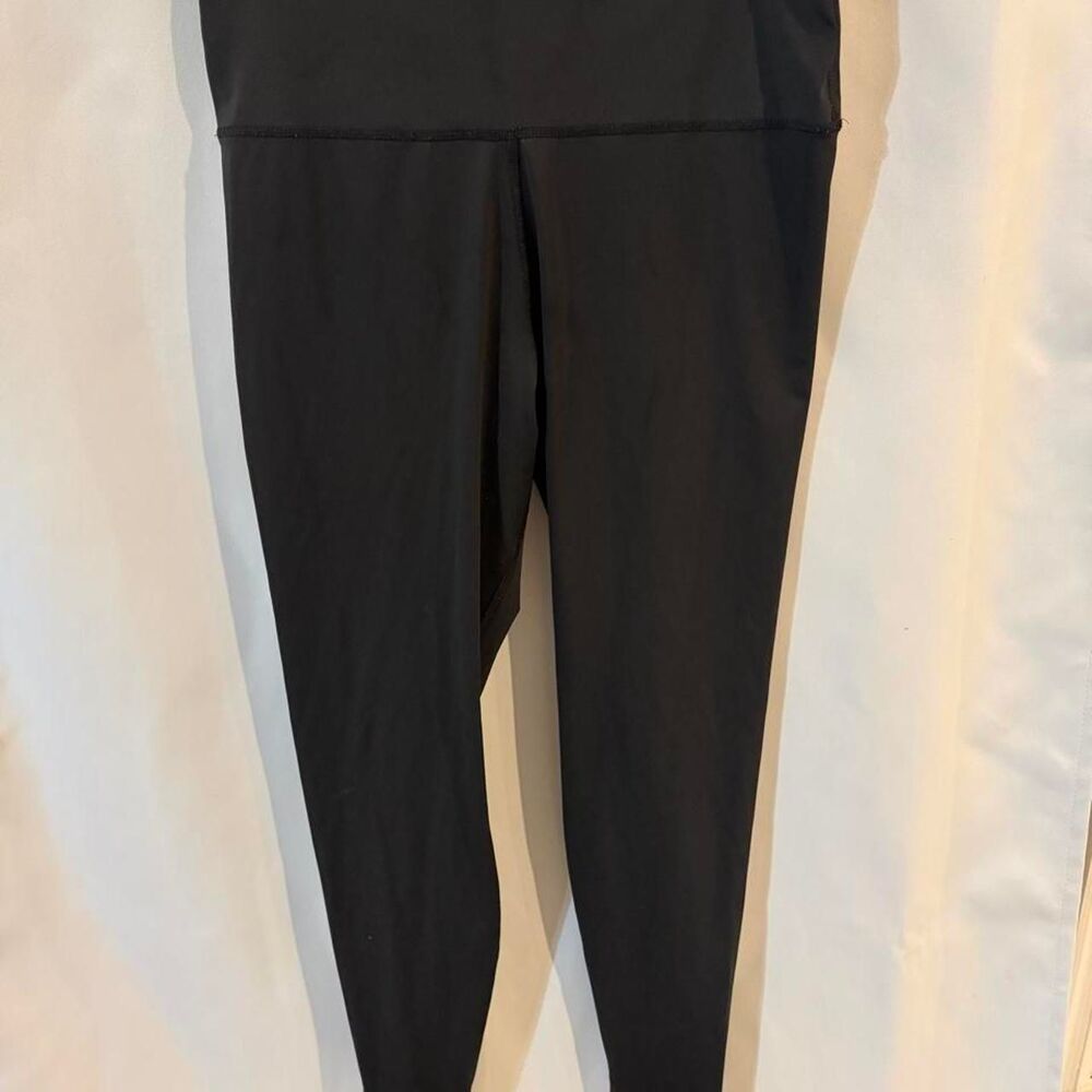 Nike Women's Black and Grey Leggings